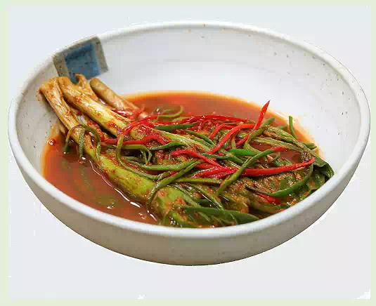 Korean Temple Food : Explore Traditional Vegan Food 9 07Traditional Korean Vegan Food_Korean Temple Food_Lettuce Stem Kimchi